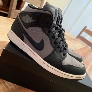 Jordan 1 Mid used in great condition